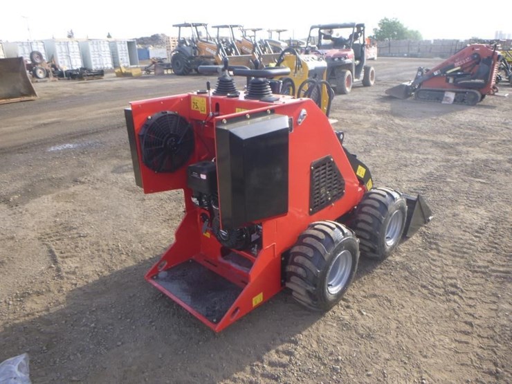 2026-sdlool-323w-skid-steer-loader-image-3