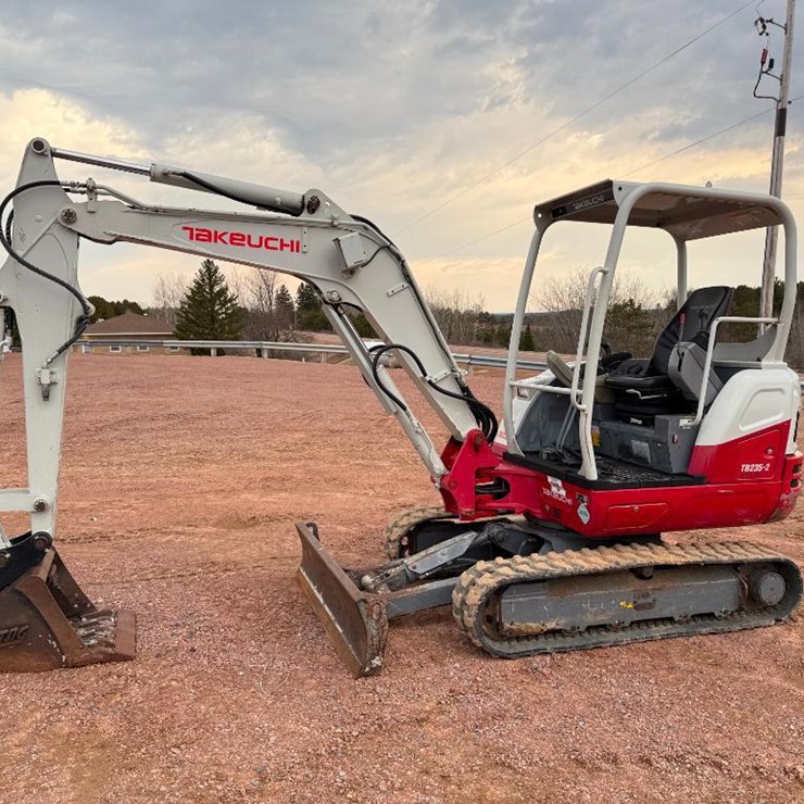 TAKEUCHI TB235-2