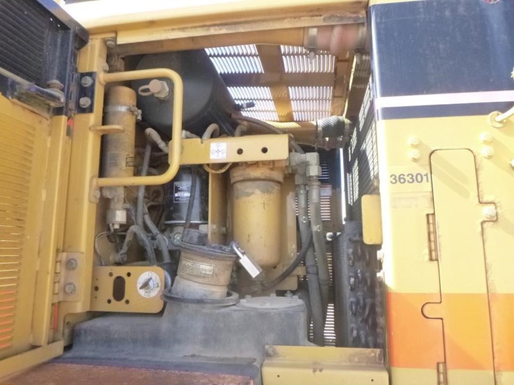 2005-caterpillar-143h-image-37