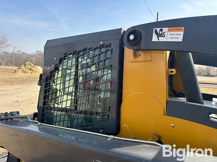 2015-deere-326e-image-11