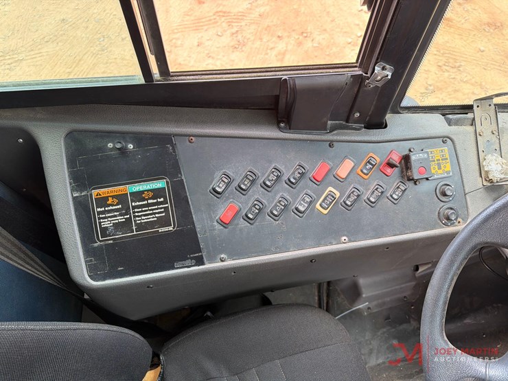 2008-thomas-saf-t-liner-c2-image-23