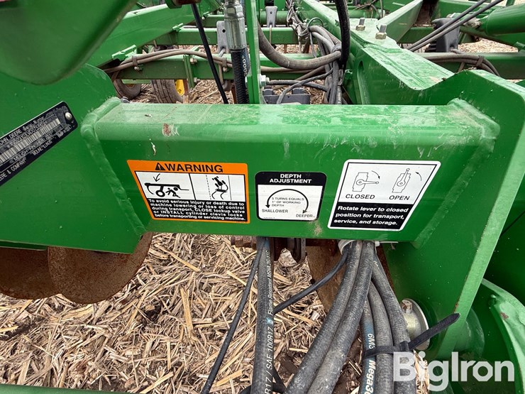 2014-john-deere-2310-image-16