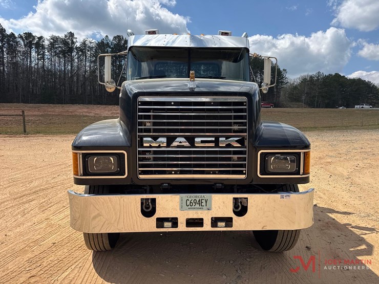2001-mack-ch613-image-7