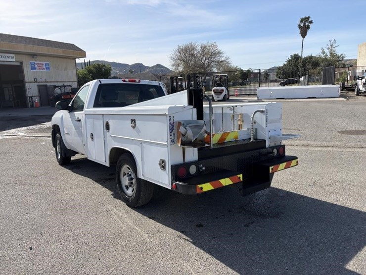 2010-chevrolet-silverado-2500-image-4