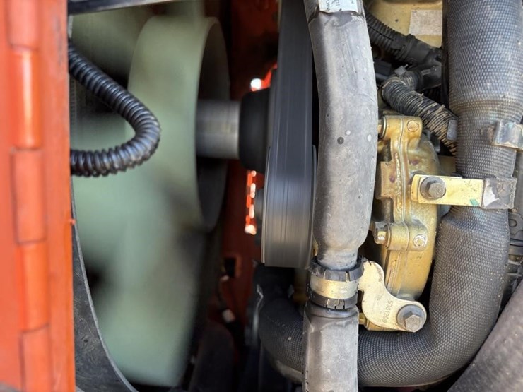 2016-jlg-8042-image-46