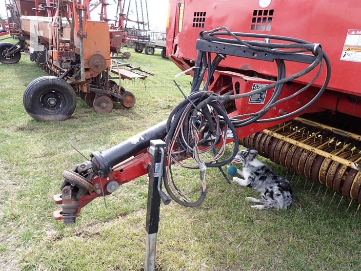 2007-new-holland-br780a-image-3