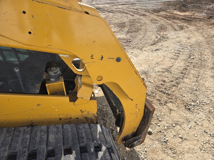 2019-caterpillar-259d3-image-15