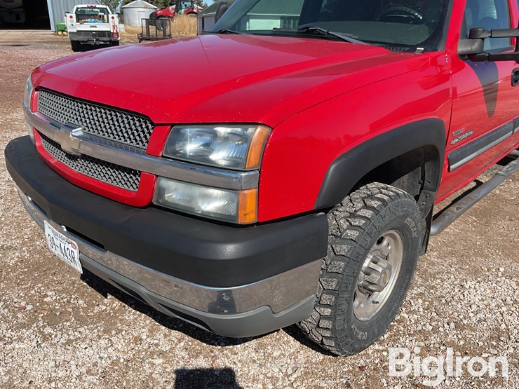 2004-chevrolet-silverado-2500-image-11