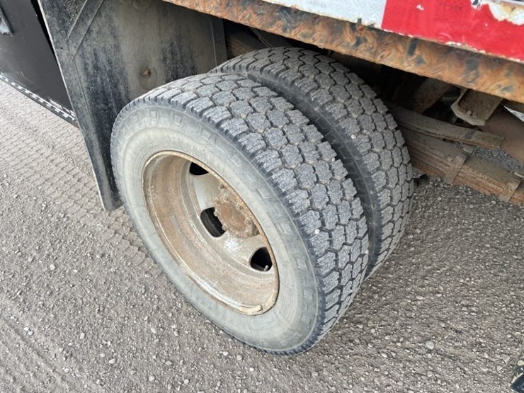 2014-ram-5500-crew-cab-4x4-flatbed-truck-image-12