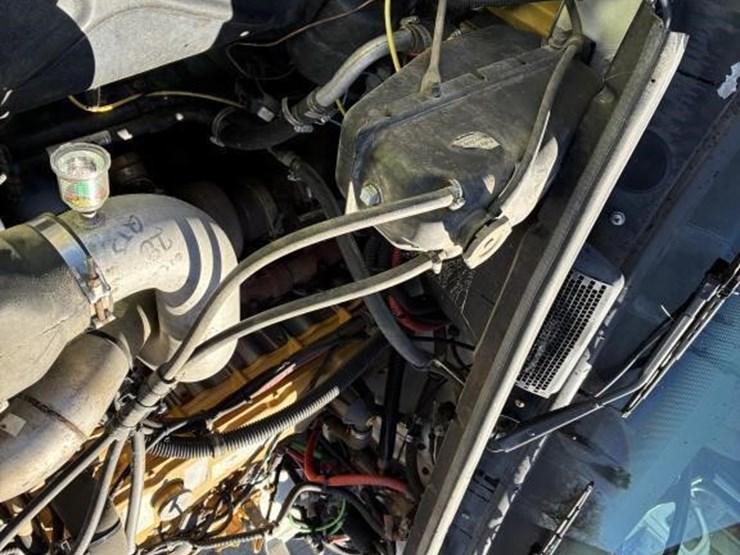 2003-freightliner-fl70-image-7