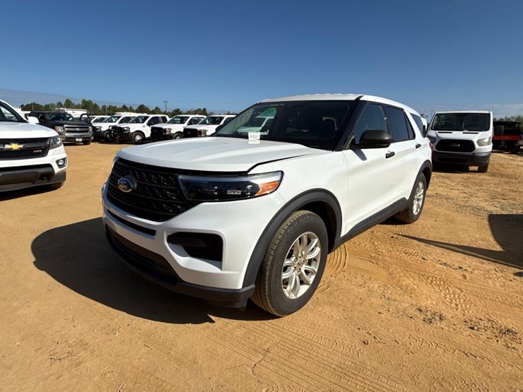 2020-ford-explorer-image-2