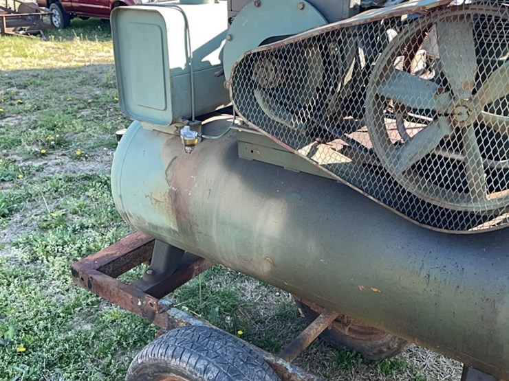 air-compressor-on-2-wheel-trailer-image-4