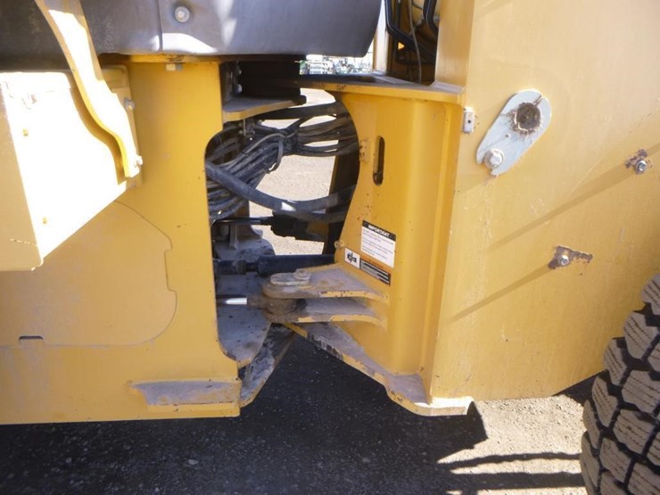 2005-deere-624j-image-18