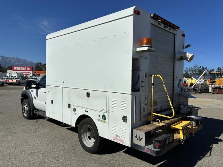 2012-ford-f550-xlt-image-4