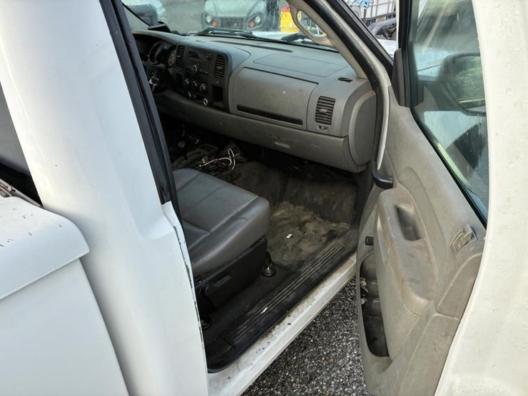 2011-chevrolet-silverado-1500-image-9