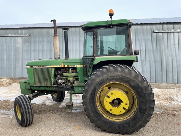 john-deere-4440-image-8