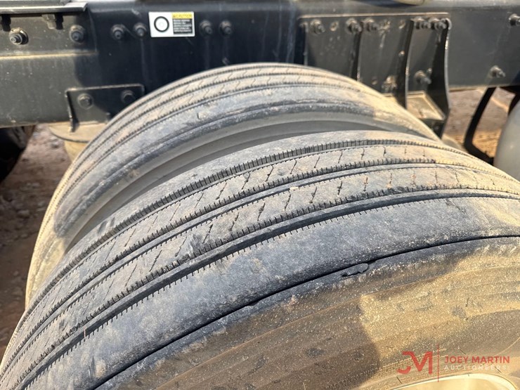 2019-peterbilt-567-image-5