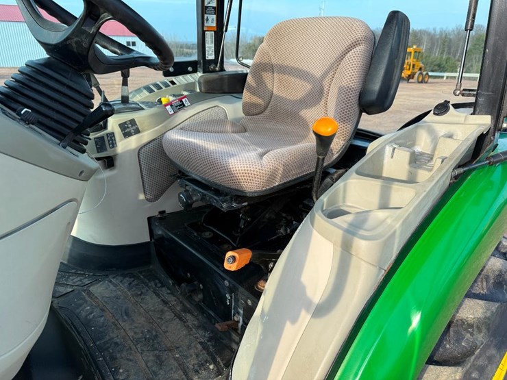 john-deere-3033r-image-36