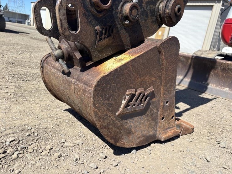 2020-takeuchi-tb230-image-12