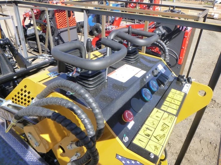 2026-agt-mx-mrt14-skid-steer-track-loader-image-13