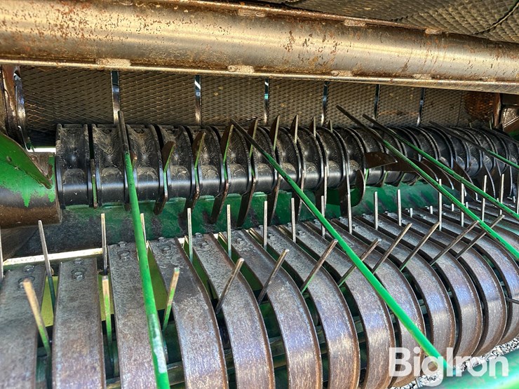 2012-john-deere-568-image-13