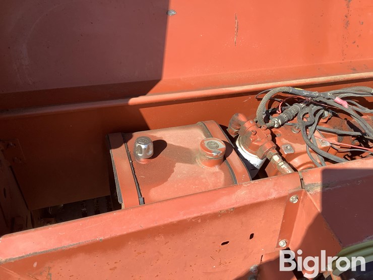 2000-hesston-856a-image-17