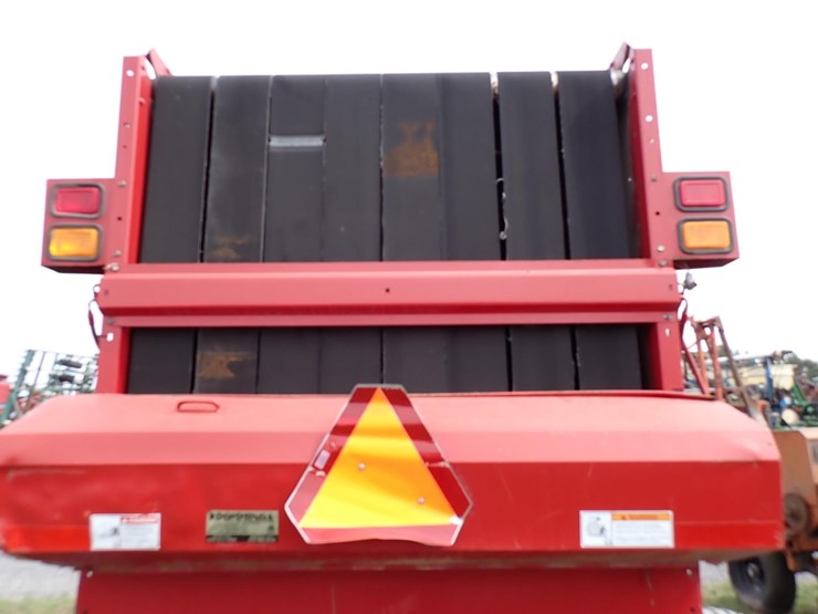 2007-new-holland-br780a-image-10