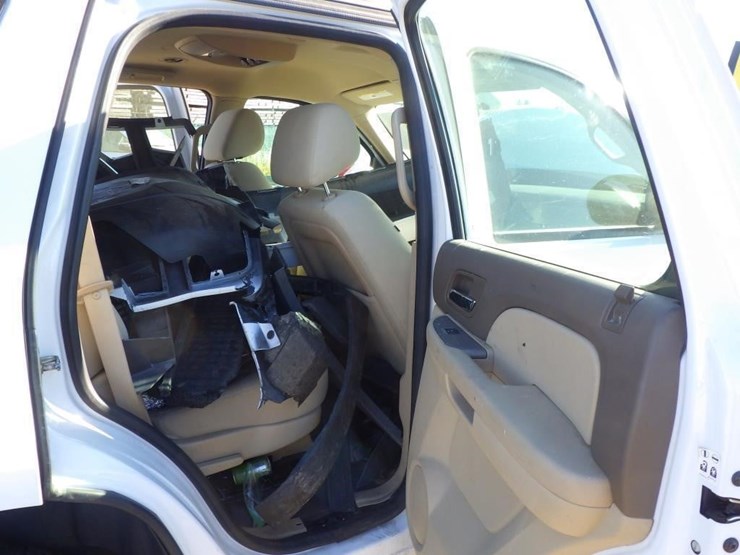 2014-chevrolet-tahoe-image-8