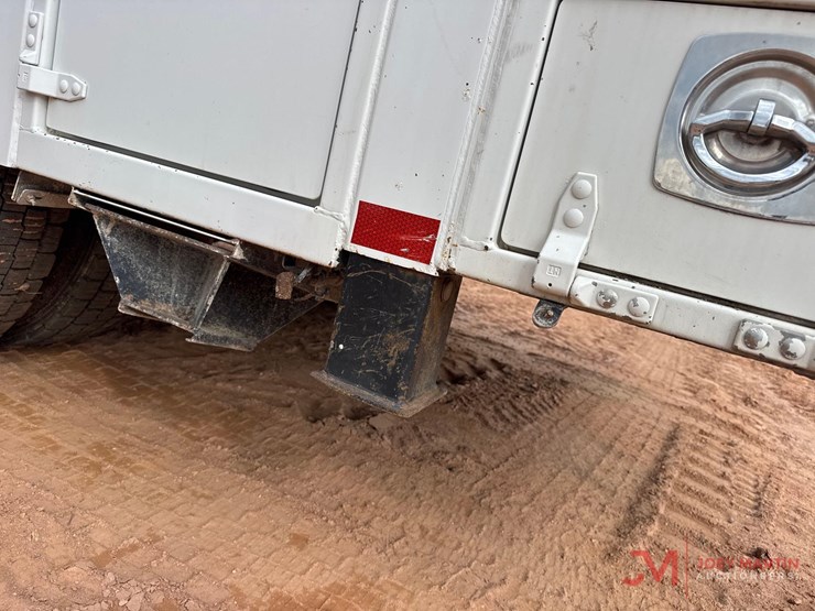 peterbiltpb337-service-truck-image-35