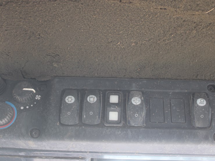 john-deere-325-image-36