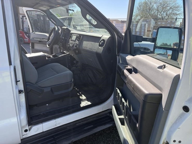 2016-ford-f550-image-9