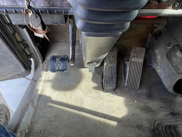 2006-kenworth-t300-image-21