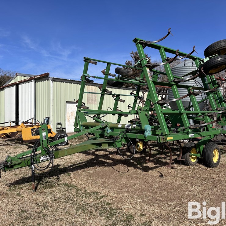 2008 JOHN DEERE 2210