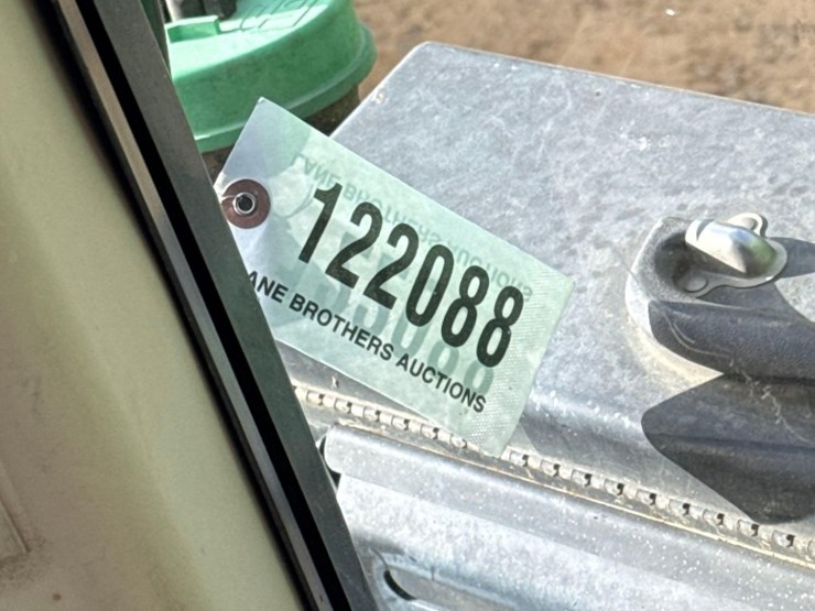 2015-john-deere-8270r-image-35