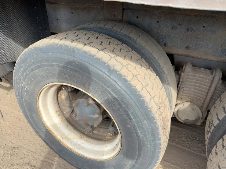 1983-mack-rd685s-image-16