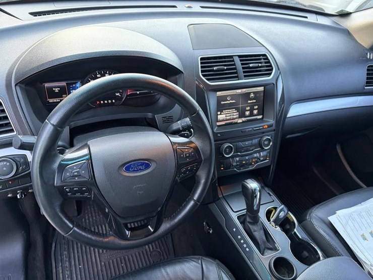 2016-ford-explorer-xlt-image-11