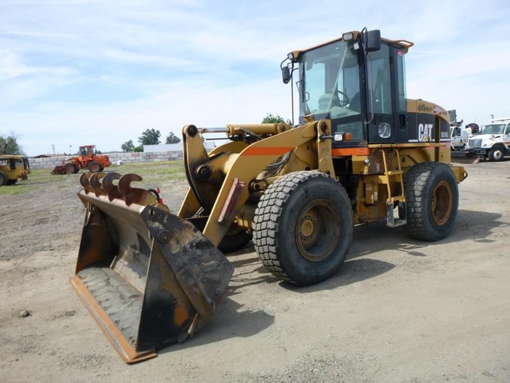 2004-caterpillar-924gz-image-2