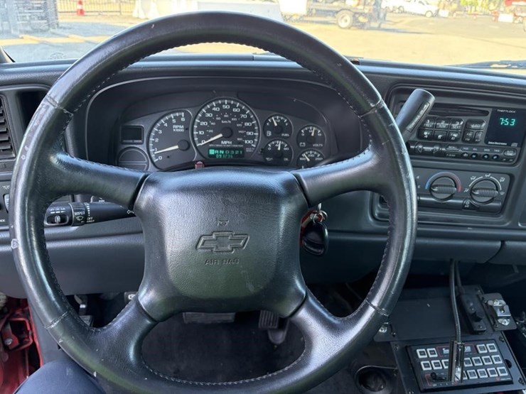 2002-chevrolet-silverado-1500-ls-image-13