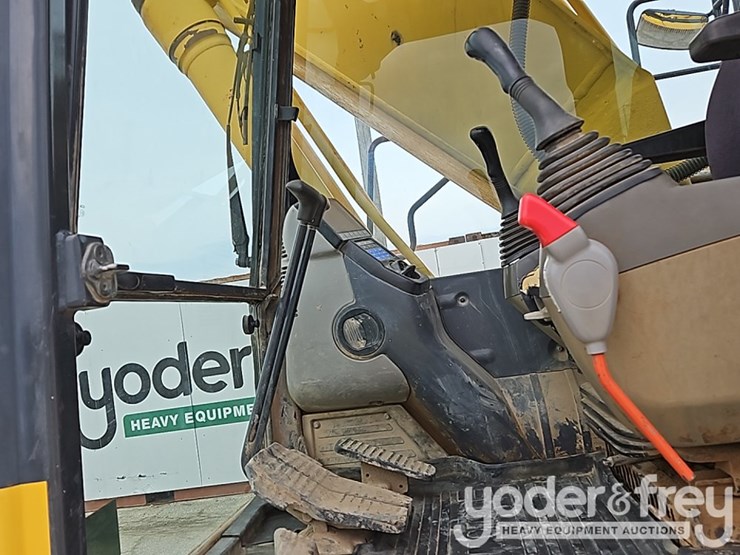 2016-komatsu-pc210-lc-11-image-26