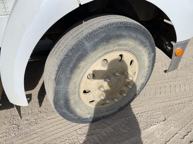 2006-kenworth-t300-image-11