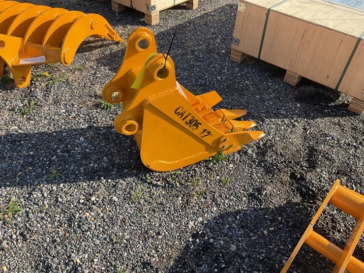 2026-caterpillar-305-image-2