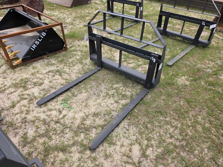 --skid-steer-pallet-fork-image-1