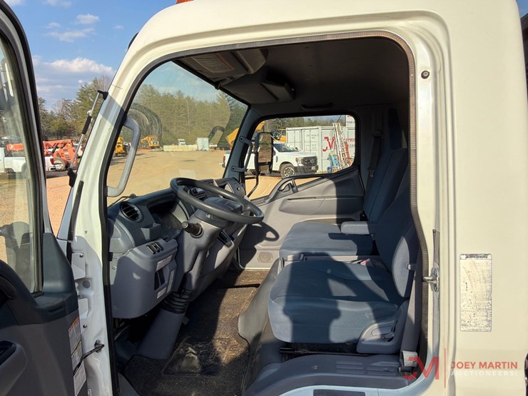 2017-mitsubishi-fuso-fe160-image-9