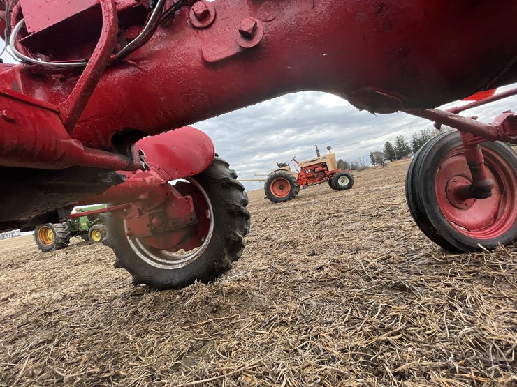 #108-•-mccormick-farmall-b-gas-tractor-image-25