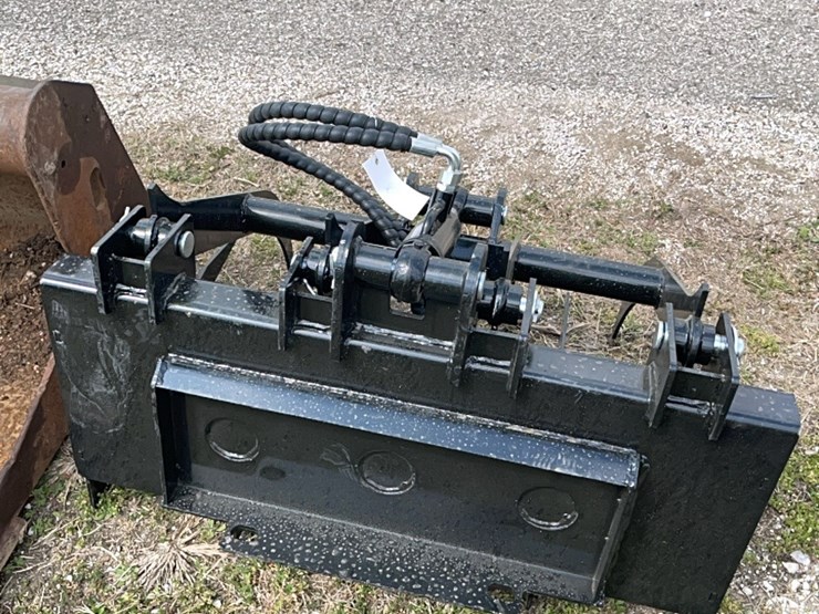 mini-skid-steer-grapple-image-3