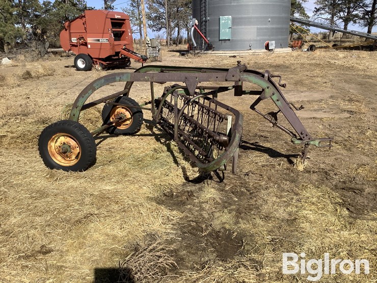john-deere-lr2-pull-type-side-delivery-rake-image-4