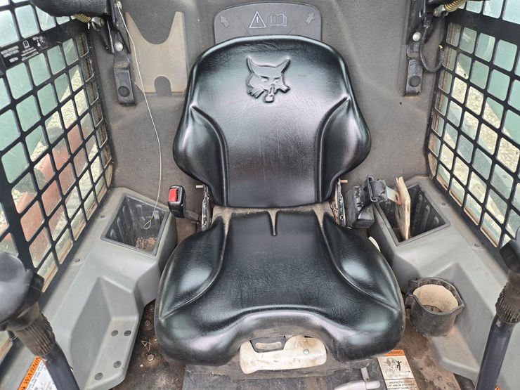 2017-bobcat-s570-image-45