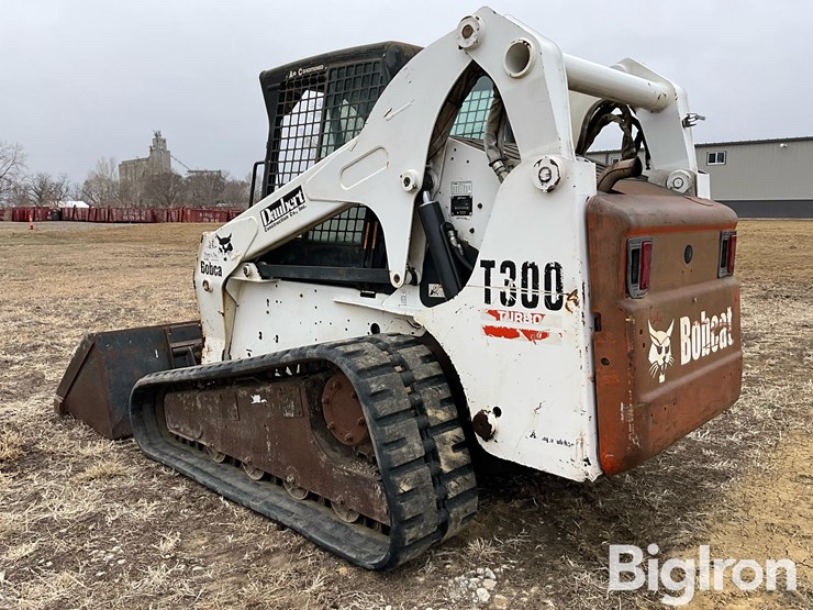 2004-bobcat-t300-image-7