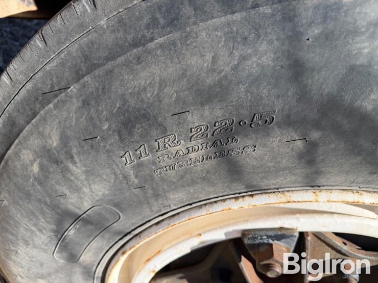 1977-ford-ln900-image-11