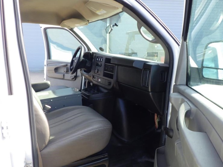 2012-chevrolet-express-2500-image-6